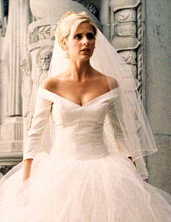 Buffy dans sa robe de mariée