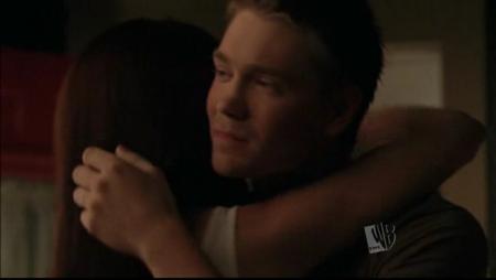 petit calin pour Lucas et Brooke.